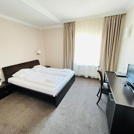 Hotel Opal 잘러우 외부 사진