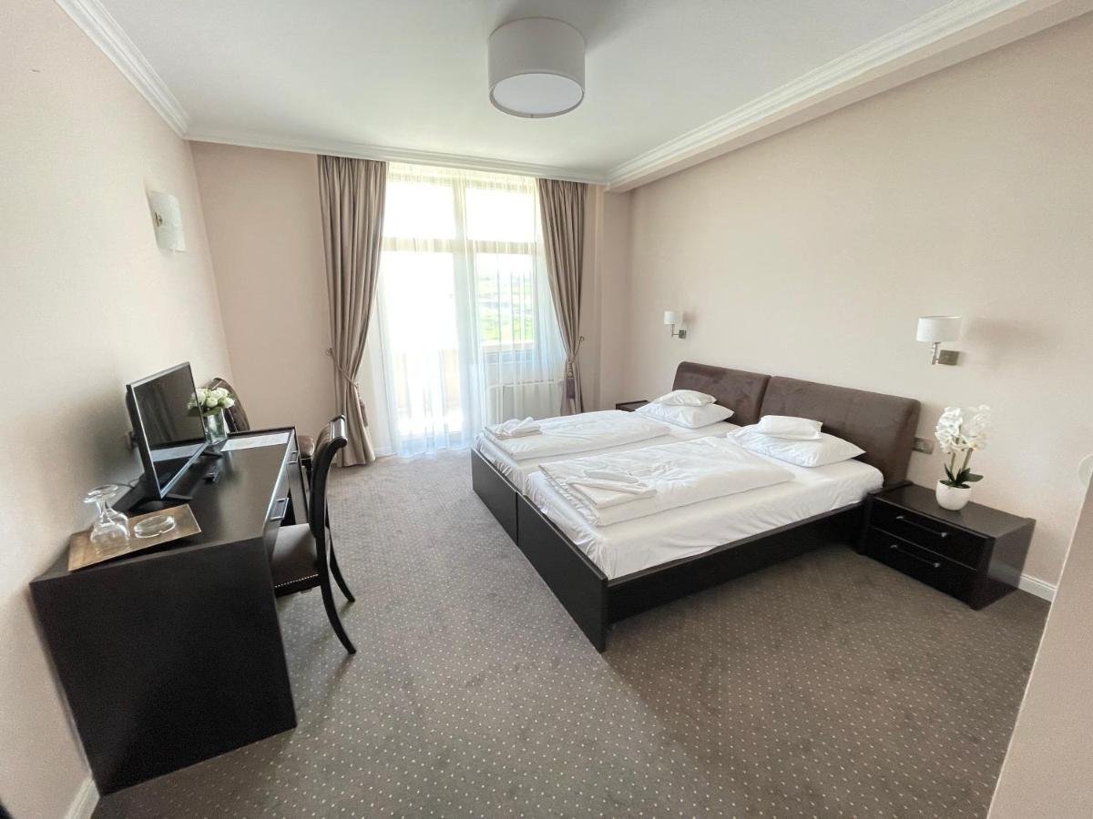 Hotel Opal 잘러우 외부 사진